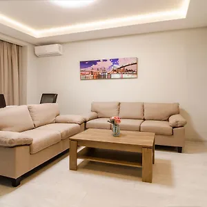 amazing-apartment-in-the-center-of-kiev.hotels-of-kiev.com/